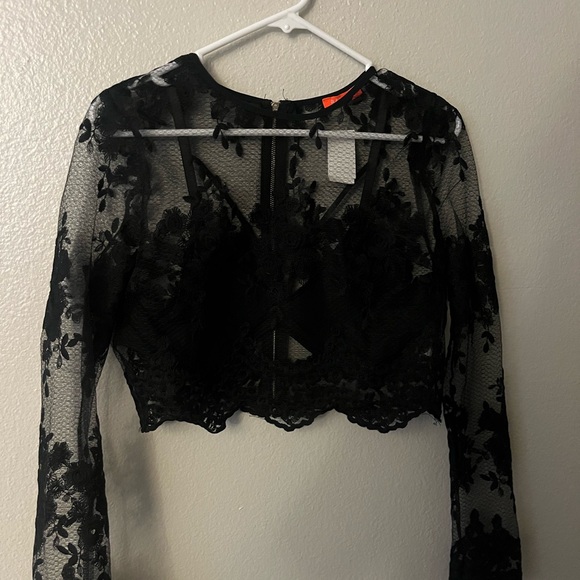 See through top with built in bra - Picture 3 of 3